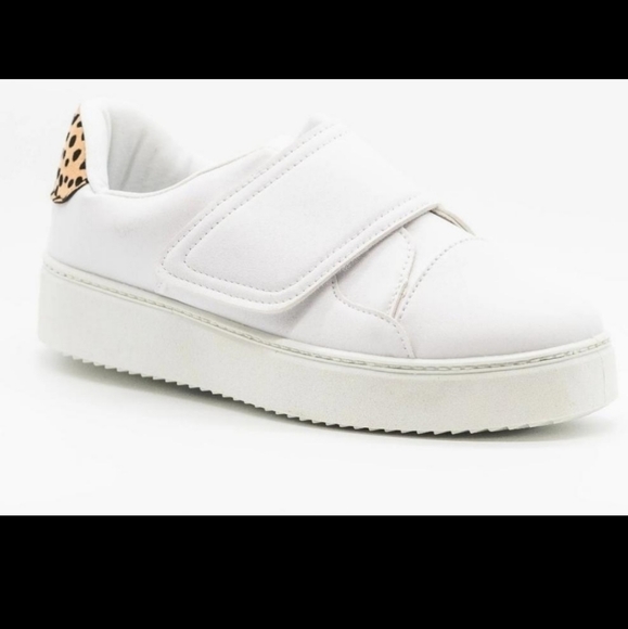 𝅺WHITE Platform Leopard Sneakers NWT - Picture 1 of 5